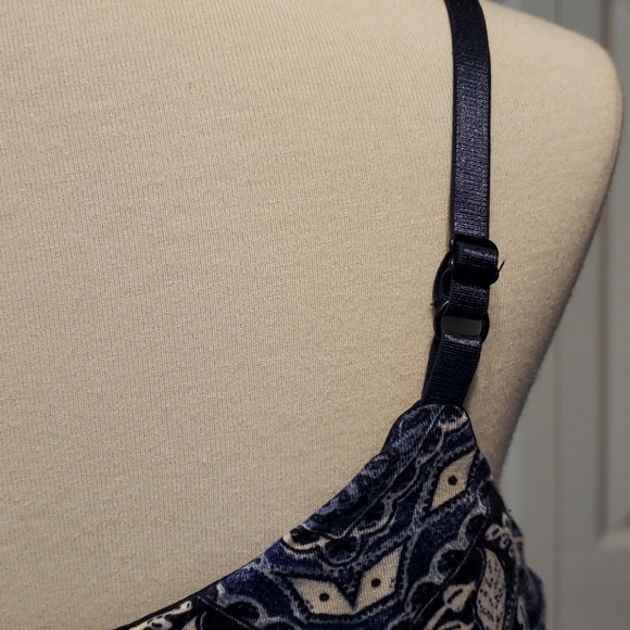 ❤️ 2/$25… Blue handkerchief print dress - Picture 4 of 6